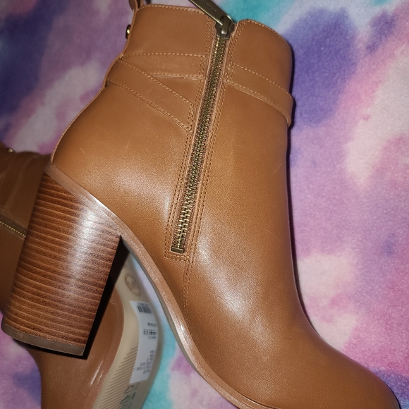 Micheal Kors Booties - Picture 11 of 16